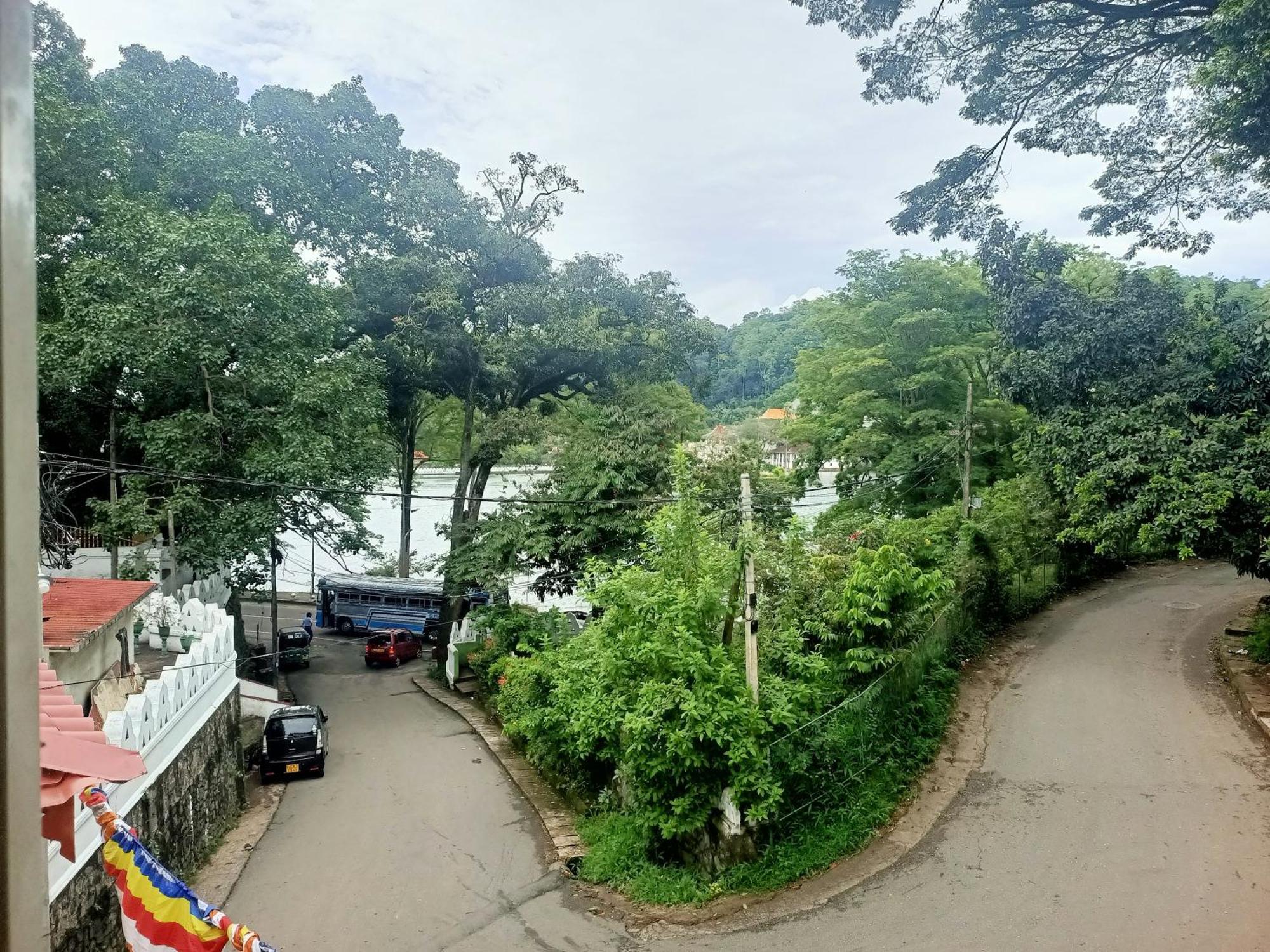 Tenshin Residance. Kandy Rum bild